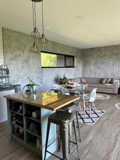 Comoda casa moderna con piscina y bosque - 7