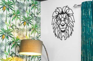 2 Bed House with Garden - Sleeps 7 - Salford - Manchester - FREE PARKING - 3 Double Beds & 1 Single - FREE NETFLIX & Fast WIFI - 6 min to City Centre, Close to Trafford Centre, Etihad Stadium, Manchester Arena, Clubs & more - 5