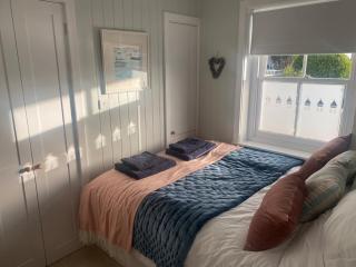 NEW Cosy Gem, Near Beach, Log-Burner, Dog Friendly - East Wittering - 2