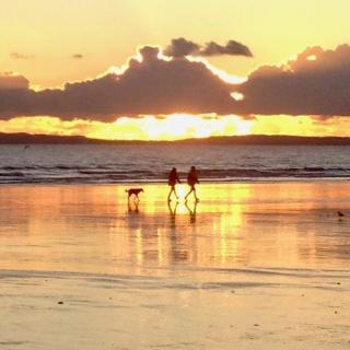 NEW Cosy Gem, Near Beach, Log-Burner, Dog Friendly - East Wittering - 1