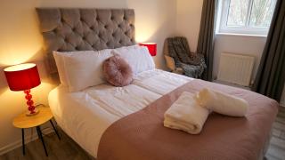 Cosy Rainham House, Family, 3-BDR, Parking, WIFI, Sleeps Upto 5 - Swindon - 2