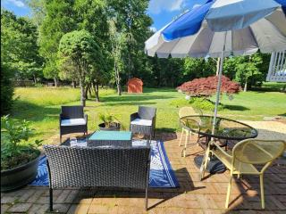 Chic Spacious Apt Near Attractions/Food/EWR/NYC - 2