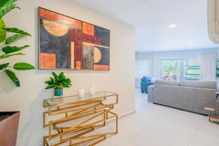 Rutena Suites Main Street 1-Bedroom Apartment with Balcony - 9