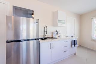 Rutena Suites Main Street 1-Bedroom Apartment with Balcony - 4