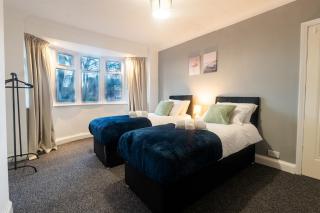 Spacious 4 Bed for Large groups and Contractors - Sleeps 7 - Leicester - 1
