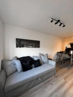 Apartment Close to the Studios - 6