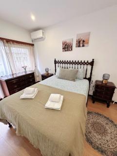 Downtown 2 minutes by walk to center and metro-direct to airpot T4 - Oporto - 1