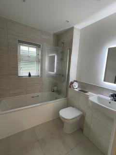 Prestige 1 bed apartment - Shenfield - 4