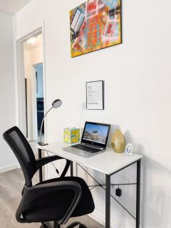 Studio A- Travel, work and play only minutes away - 6
