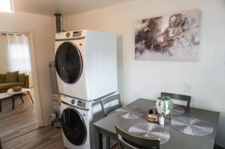 Studio A- Travel, work and play only minutes away - 1