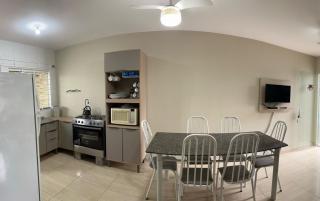 Casa Com Piscina, 5 Quadras da Praia - 2