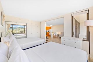 Waikiki Banyan T2-29th 2Double Beds NEW Renovated - 6