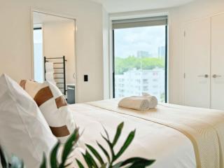 One-Bed Urban Escape with Pool Gym & Sauna - 6