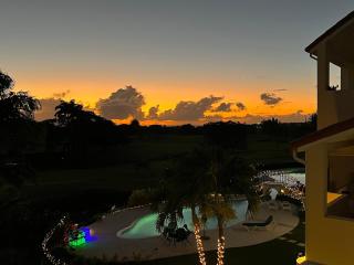 2Bed Modern Condo with AC, Pool, Rooftop patio, 5 Min to Beach - 2