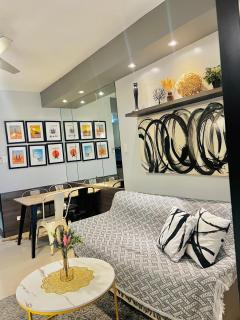 Aiza's Place in Shell Residences MOA - Manila - 7