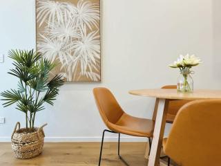 Garden Gem 2 BDR & 1 Study Townhouse Near City Center - 1