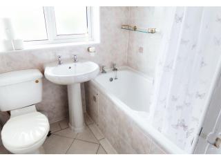 Spacious 3 bed family home with garden - Hornchurch - 7
