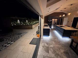 The Bungalow by The Garden Spa Stays, 4 bed, Sauna - Hot Tub - Ice Bath - 3