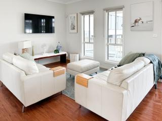 Coastal Sanctuary, Pet Firendly with Fireplace, wood provided Just 50m to Kilcunda Beach and 100m to the Ocean View Hotel The Sticks and Copper Door Kitchen Accessibility Friendly - 9