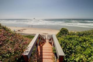 Oceanfront Arch Cape Home with Hot Tub - 5