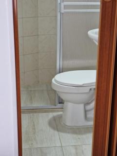 Habitación baño privado y parqueo edificio el Mirador cerca al centro de Manizales Caldas - Manizales - 1