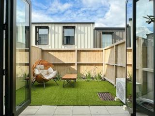 City Haven Retreat - Stylish 2BR Townhouse vs AC & Backyard - Auckland - 6
