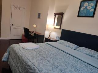 Super Huge Comfortable King Bedroom near Toronto Pearson Airport - Mississauga - 6