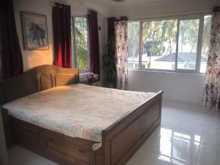 1 BHK Serene for Couple or Small Family with Scenic River View & Nature - Candolim - 8