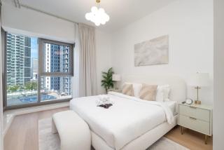 Bright and Airy 1-Bedroom Apartment Perfect for 4 in Dubai Marina - 6