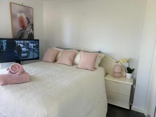 Water Front Luxury Stay Tradie Studio OR A Cosy Couples Weekender - Rocky Point - 4