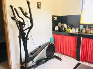 The YelloMello HomeStay 1BHK fast Wi-Fi AC Pet-Friendly - Mandrem - 2