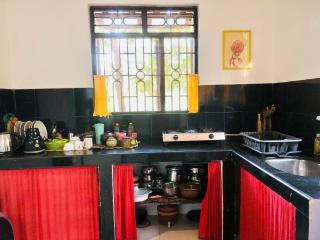 The YelloMello HomeStay 1BHK fast Wi-Fi AC Pet-Friendly - Mandrem - 1