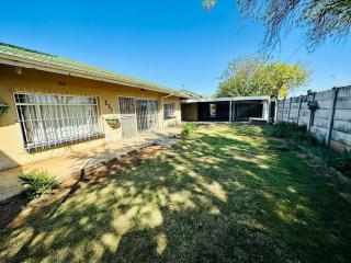 Kelello House House - Welkom - 9