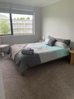 Modern and Spacious 4 bedroom Home only 2yo - New Plymouth - 4