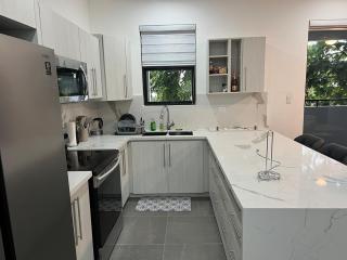 Luxury Executive Condo - Runaway Bay - 9