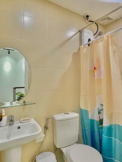 M&B Tropical 3-Bedroom Townhouse at PonteFino Prime - Batangas City - 1