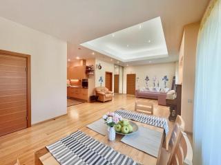 Amazing location next to the beach jomas str - 4