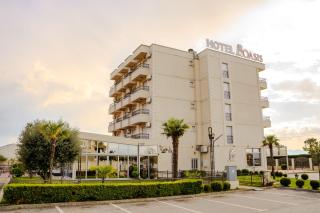 Hotel Oasis - 3