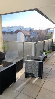 Lumière Parisienne Appart Moderne Lumineux et Spacieux de 66m2 Metro L13 Parking Terrasse et Ascenseur - Malakoff - 1