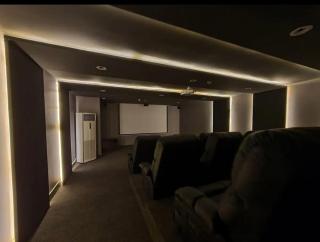 1BHK Zameen Opal,Pool Gym Cinema &Rooftop Access - 8