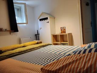 Séjour en famille chez l'habitant dans longère, 2 chambres double avec berceau et possibilité lit pliant 1 personne, relais motard, Nespresso à disposition dans chambre - 7