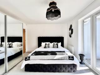 Southern Lane Beach House - Barton-on-Sea - 1
