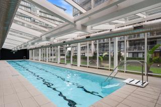 Central Luxury 3BR Apartment for up to 8 Guests - 4