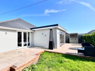 Southern Lane Beach House - Barton-on-Sea - 9