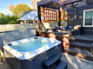 Perfect Broad Ripple Retreat with Hot Tub, King Bed, near DT & Children's Museum, Pet Friendly Fenced Backyard - Indianápolis - 7