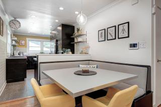 Perfect Broad Ripple Retreat with Hot Tub, King Bed, near DT & Children's Museum, Pet Friendly Fenced Backyard - Indianápolis - 2