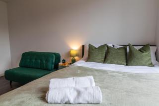 Spacious and Bright London Apartment with Balcony Views - Londra - 9