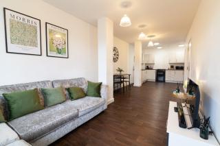 Spacious and Bright London Apartment with Balcony Views - Londra - 6