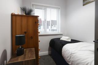 4 BDR Home, Sleeps 10, Contractor Stays - 2