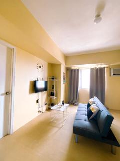 1BR Condo with WiFi Netflix and Pool Access - Davao - 6